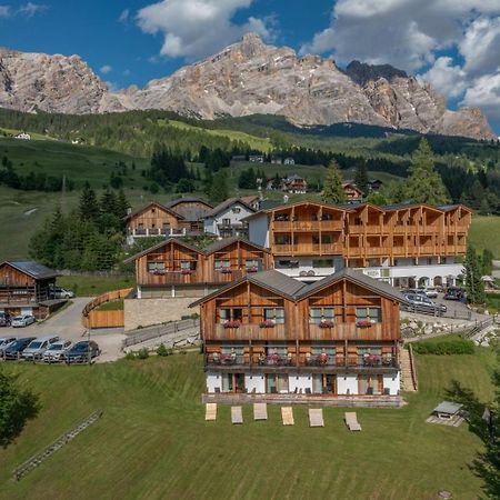 Hotel Rezia La Villa  Bagian luar foto