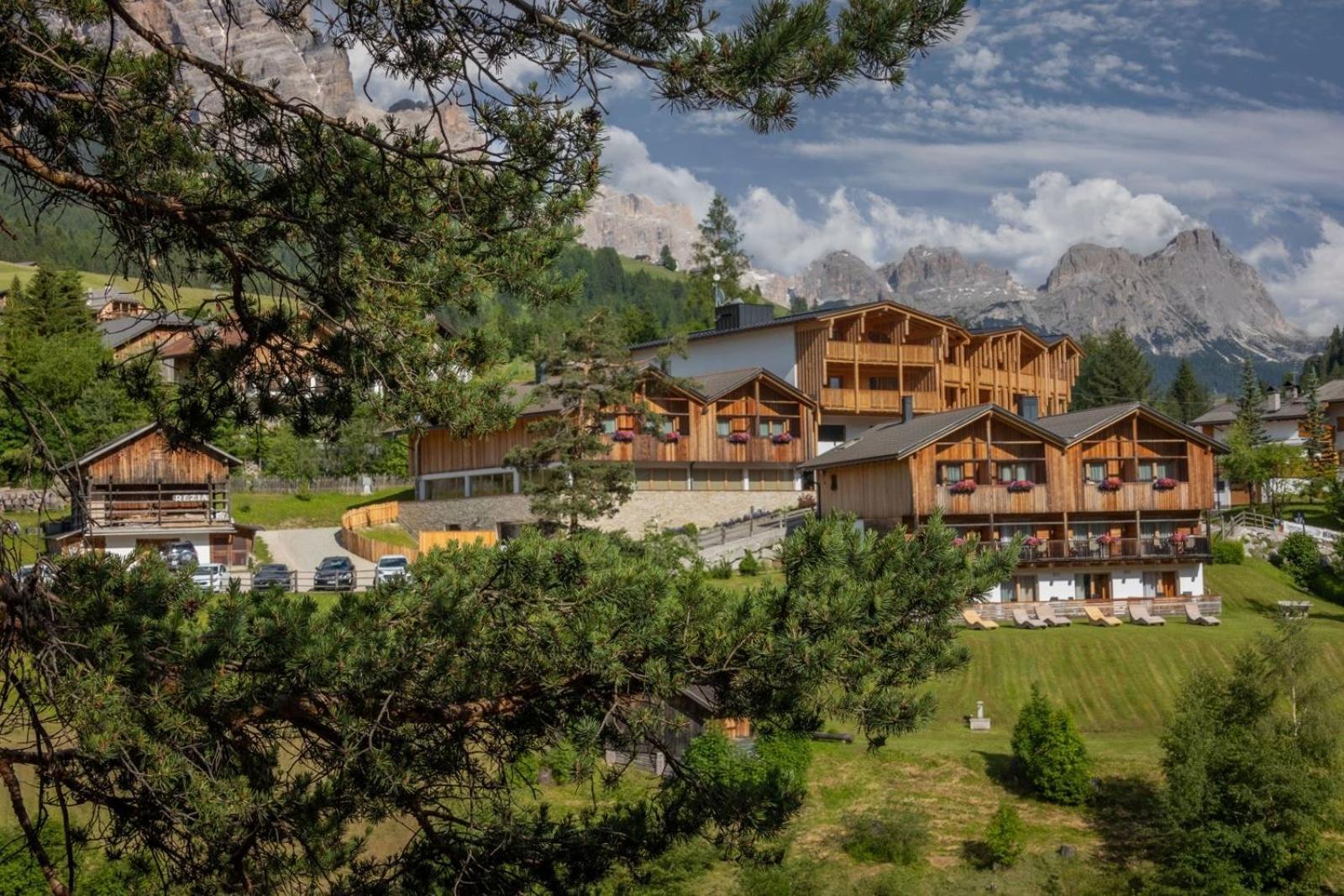 Hotel Rezia La Villa  Bagian luar foto