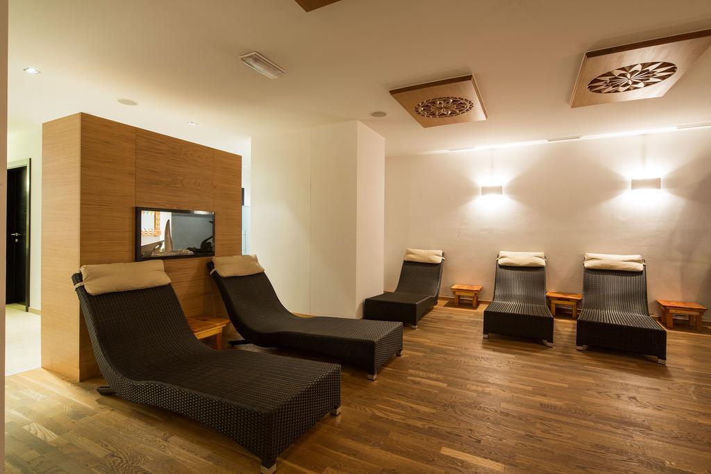 Hotel Rezia La Villa  Bagian luar foto