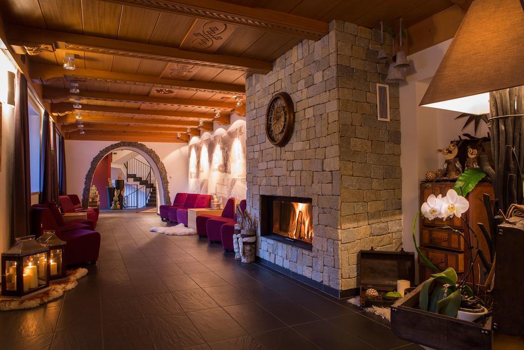 Hotel Rezia La Villa  Bagian luar foto