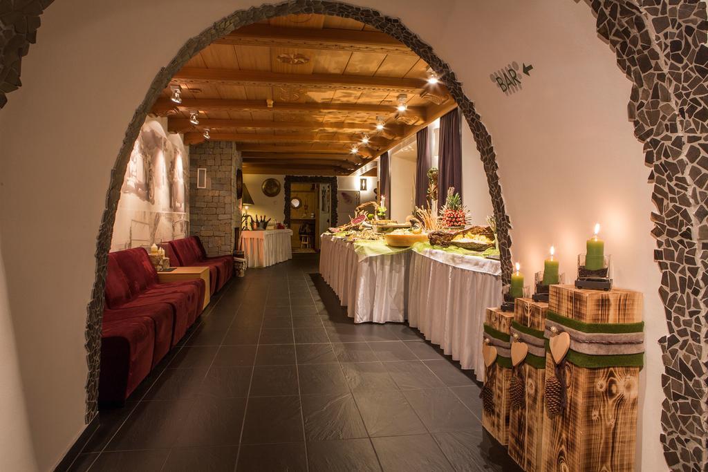 Hotel Rezia La Villa  Bagian luar foto