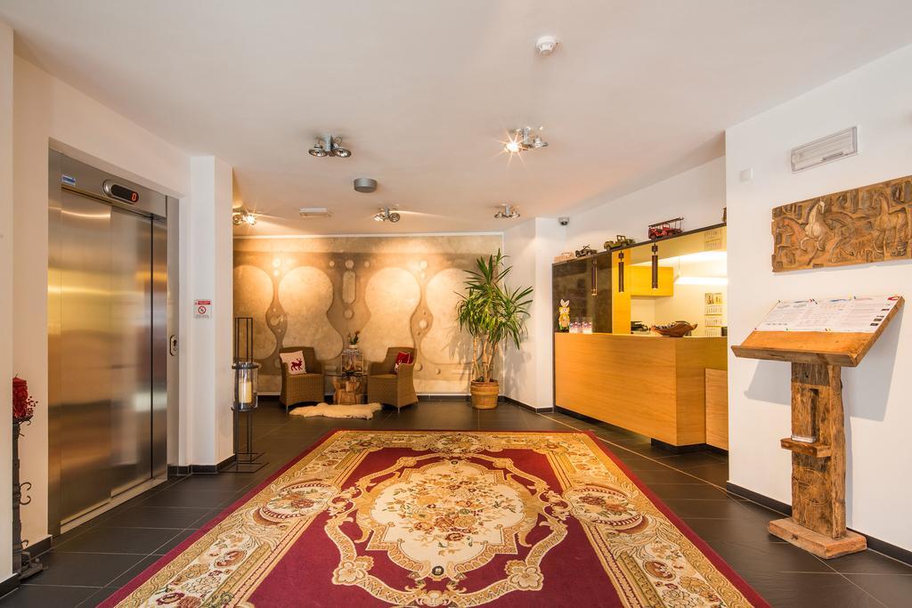 Hotel Rezia La Villa  Bagian luar foto
