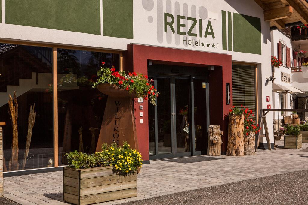 Hotel Rezia La Villa  Bagian luar foto